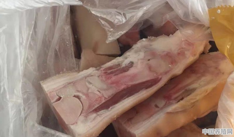 农村集市上的冷冻猪脚很便宜，一斤才卖8块钱，又大个，哪里来的 - 中国养殖网